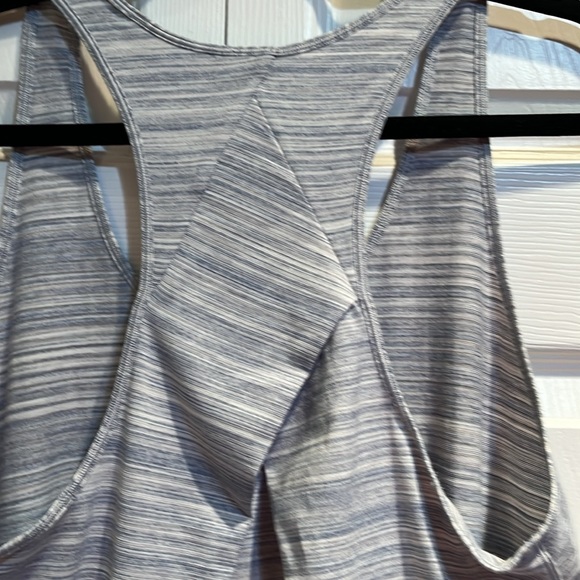 ❤️SOLD❤️Lululemon Essential Tank Pleated. Seriously Light Luon - Picture 6 of 10